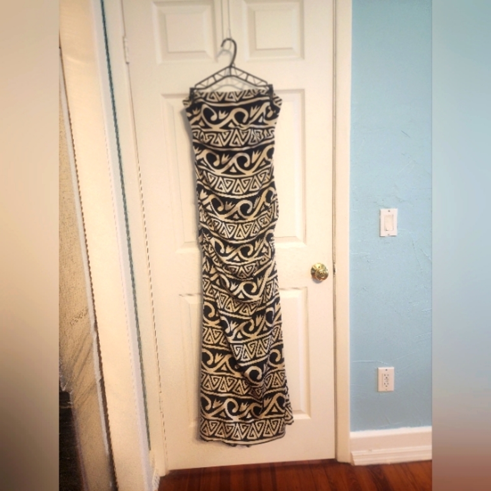 Stunning Nicole Miller full length strapless gown